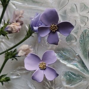 Purple Color Flower Shaped Metal Stud Earrings. NWT